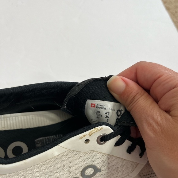 On On Cloud Running Sneakers Women Size 8 White and Black - Picture 8 of 8